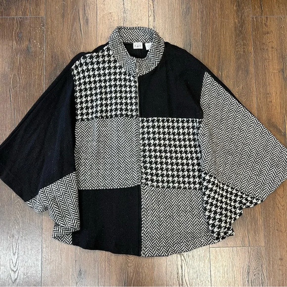 KEREN Hart 100% wool, black and white poncho SZ S/M - Picture 1 of 4